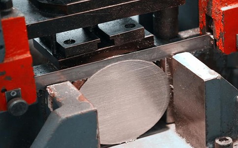 东莞双金属带锯条牙齿碎裂或折断的原因是什么？